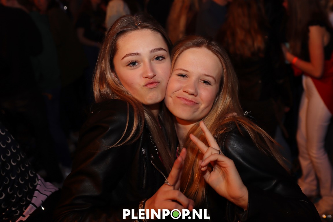 V R I J D A G     (75)